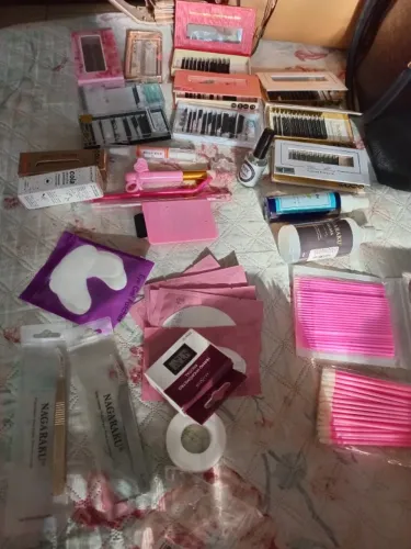 Materiais para extensão de cilios.