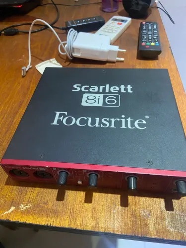 Interface de Áudio Focusrite 8i6