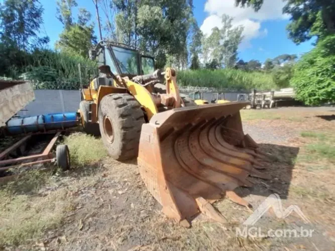 L)Pá carregadeira Cat 966