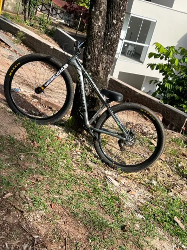 Nero 5 com pneu maxxis e mt200