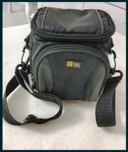 Estojo para câmera filmadora  Case Logic  Linha Bryker  USADO.