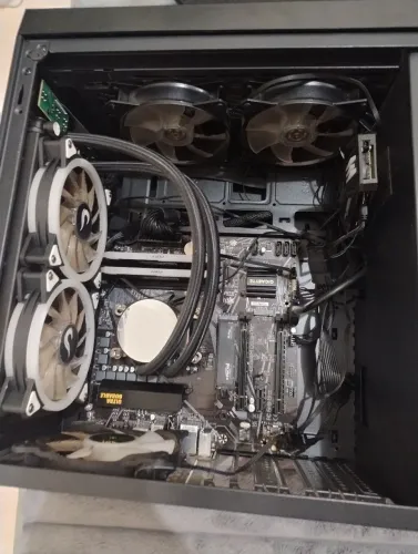 PC GAMER RYZEN 5 5600G+ RX 7600 8GB GIGABYTE.