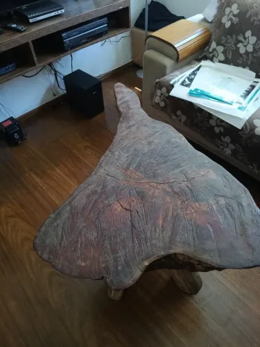 Mesa rústica para decoração.