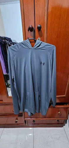 Camiseta Under Armour Cinza - Tamanho GG. Nunca usada.M