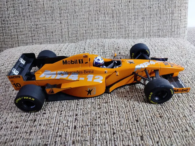 MCLAREN F1 1/18