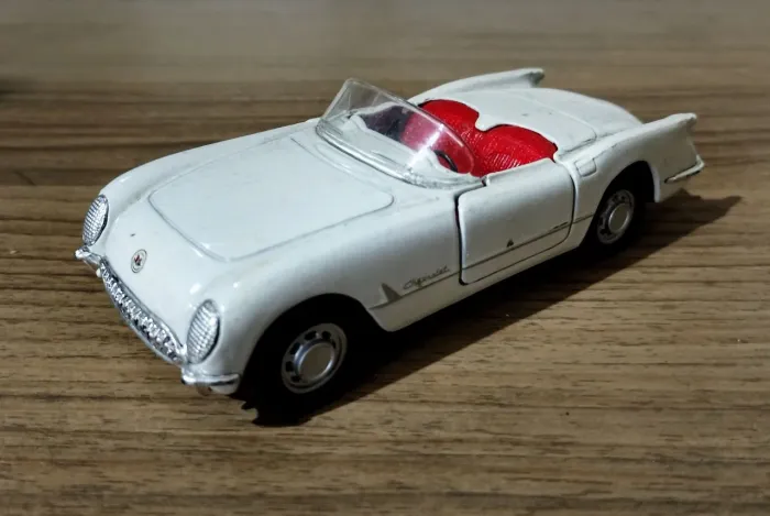Miniatura 1953 Corvette escala 1:38 Maisto