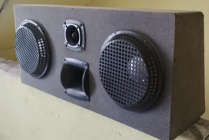 Caixa de Som 2 auto falantes 12", tuiter e corneta
