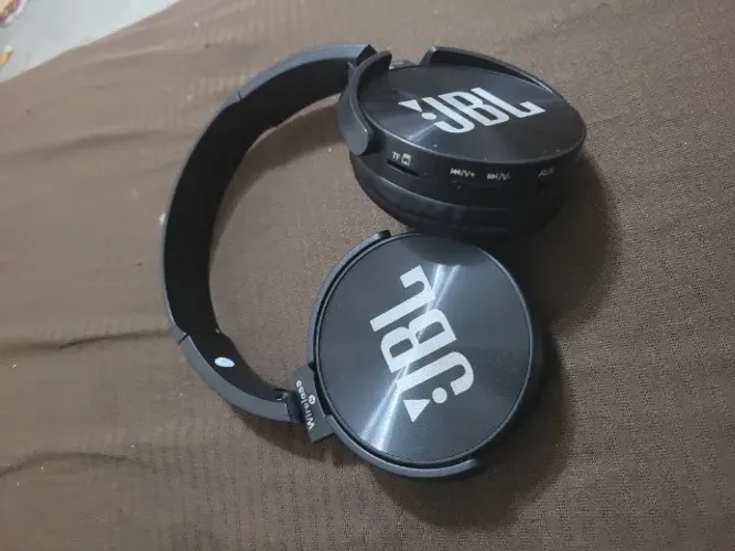 Fone de ouvido- JBL sem fio bluetooth, entrada cartão de memória