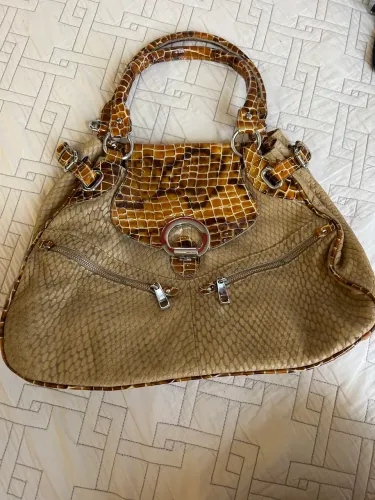 Bolsa em couro com croco