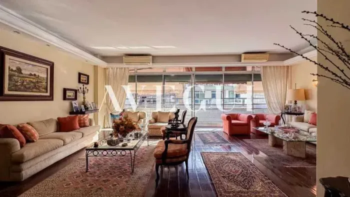 Clássico, espaçoso e no coração da Lagoa-225m² de puro charme carioca