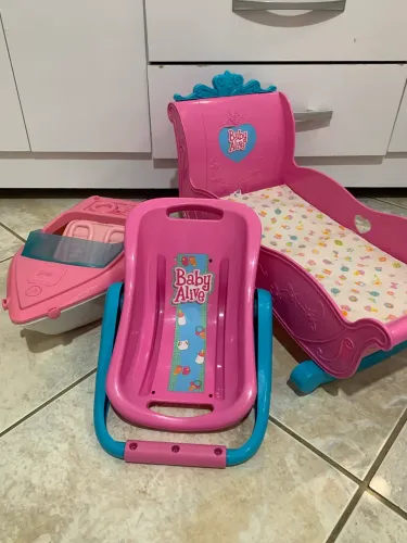 Brinquedos baby alive e Barbie 