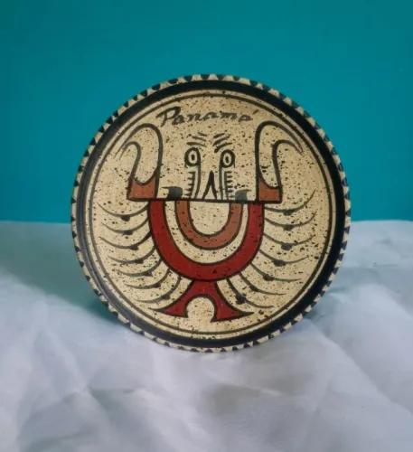 Antigo prato decorativo em cerâmica pintado a mão - Panamá