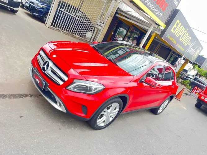 Mercedes GLA 250 com Teto Solar