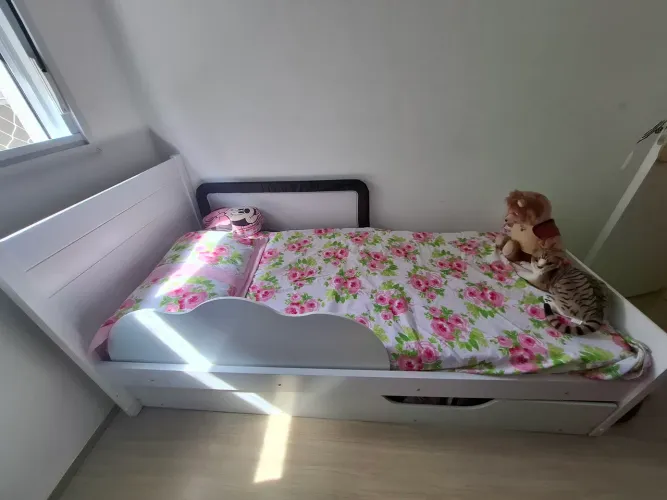 Cama infantil com proteção lateral
