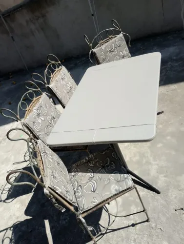 Mesa com 4 cadeiras