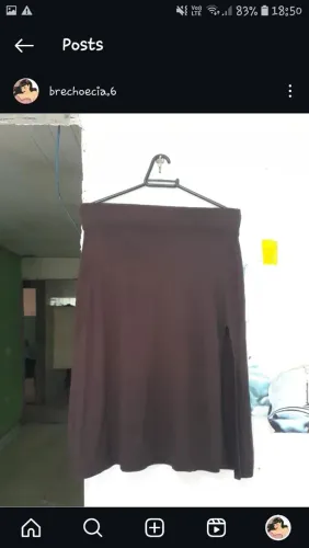 Saia marrom aberta na lateral tam pm