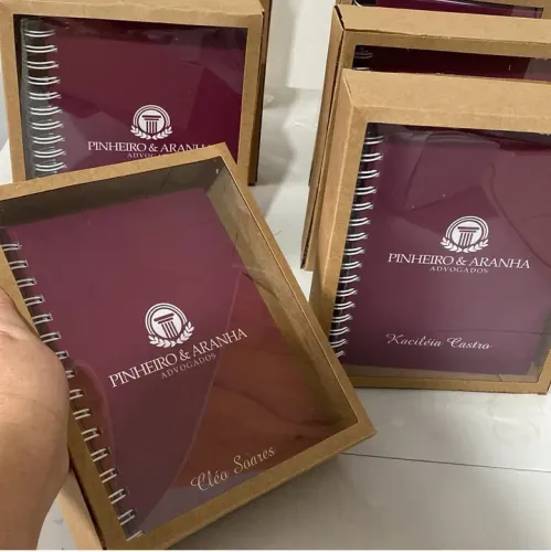 Agenda personalizada mais caixa com visor 