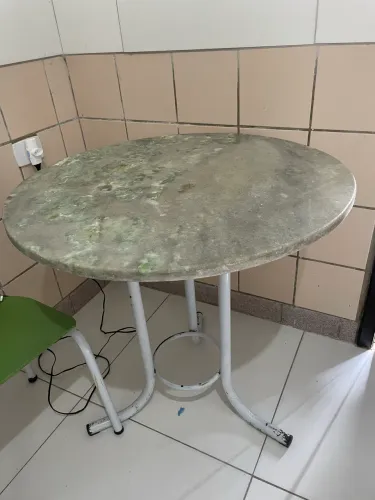 MESA COM 4 cadeiras
