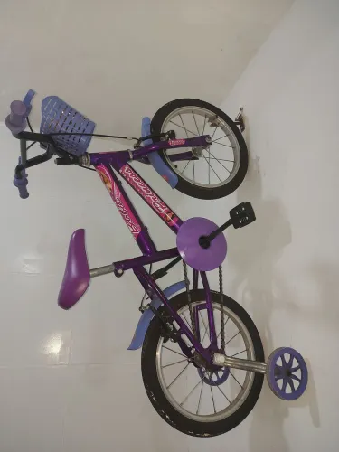 Vendo bicicleta semi nova sem marcas de uso
