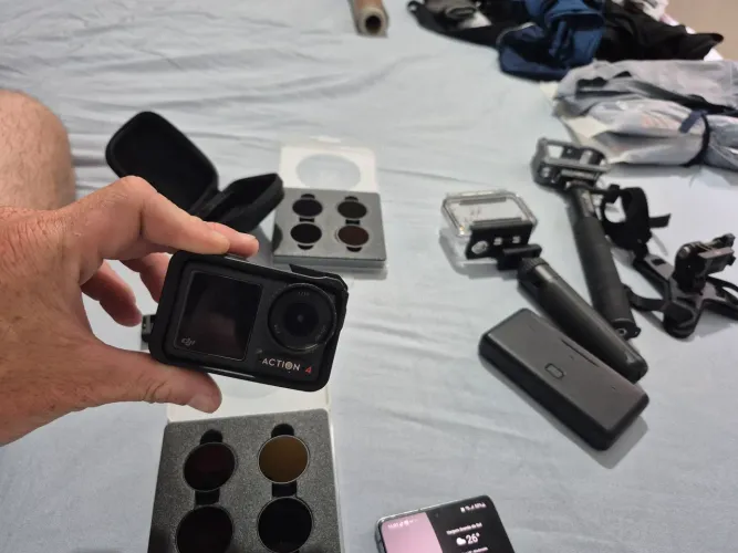 CÂMERA DJI OSMO ACTIO 4 + CONJUNTO DE ACESSORIOS