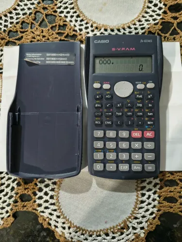 calculadora científica Casio FX-82MS