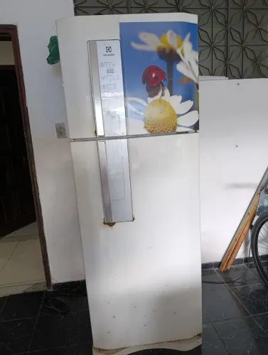 Vendo Geladeira Electrolux usada funcionando perfeitamente.