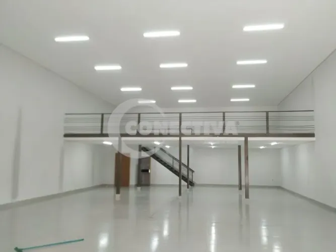 Galpão Comercial à Venda - 334 m² na Avenida Central, Aparecida de Goiânia