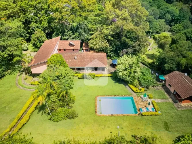 Casa para venda com 6 quartos, 7000m² - Araras - Petrópolis/RJ