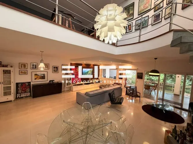 Sobrado Exclusivo 4 Quartos com 6 Vagas em Frente Vila Assunção, Santo André