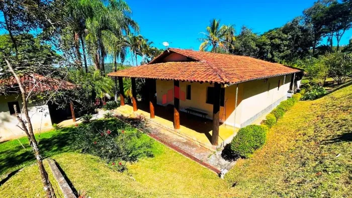 LINDA CASA COLONIAL 5QTS, 3 SUITES A VENDA NO CONDOMINIO NOSSA FAZENDA