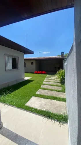 Casa com 3 Dormitórios e Espaço Gourmet no Parque Industrial