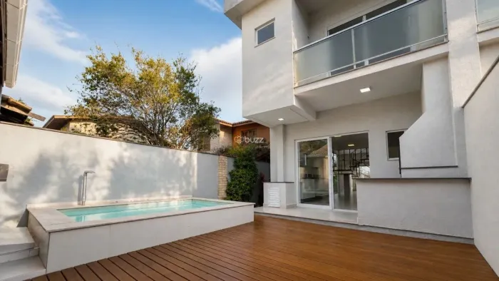 Casa com 4 dormitórios no Rio Tavares!