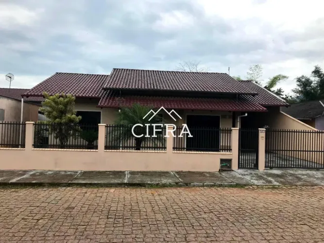 Casa de Alvenaria - Venda - 03 dormitórios - 153m2 - Centro - Ascurra