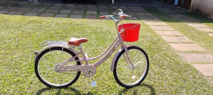 Bicicleta Aro 24 Feminina com Cesta - Muito Conservada
