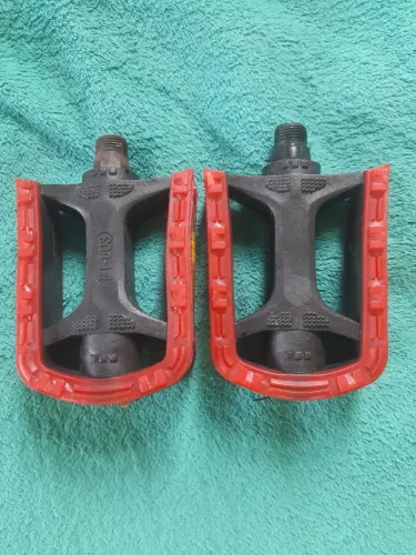 Para de pedal rosa grossa