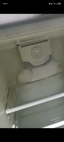 Geladeira Brastemp Inox com Dispenser de Água - Conservada