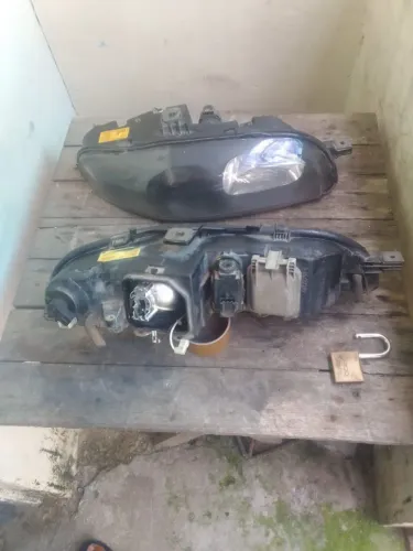 Farol máscara negra Fiat brava 