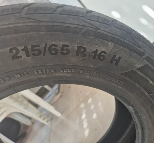 Pneus 215/65 R 16 H Continental