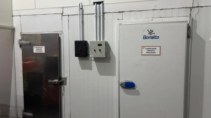 Câmara Fria Modular Resfriada e Congelada - Completa | 4 Salas + Motores + Prateleiras