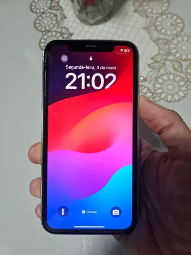 iPhone 11 com acessórios originais em perfeito estado