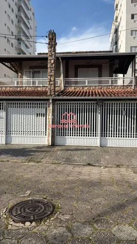 Sobrado à Venda em Ocian, Praia Grande - SP 3 quartos com 2 vagas