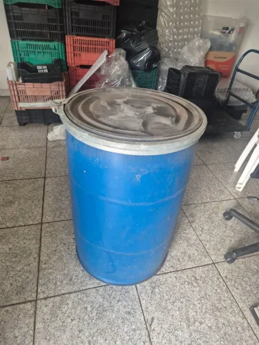 Tambor de 200L com trava e tampa