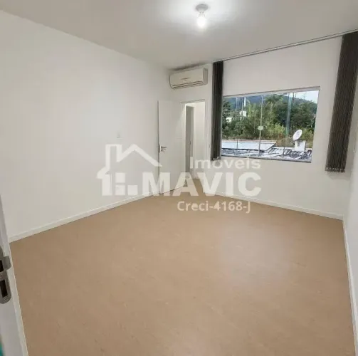 Imóvel para aluguel possui 15 metros quadrados em Czerniewicz - Jaraguá do Sul - SC