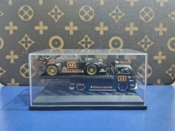 Team transport RWB Stella Artois 1:64 "Hot Wheels"