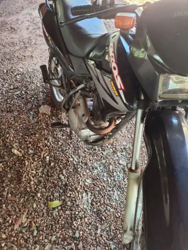 Moto em bom estado de conservação.