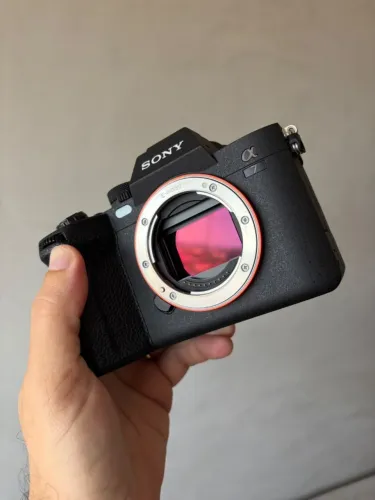 Câmera Sony A7 IV menos de 2000 cliques