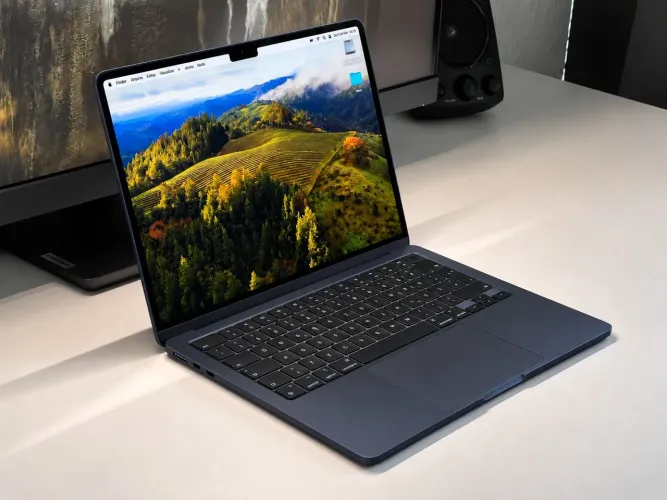MACBOOK AIR M2 / 8GB RAM / 256 NVME