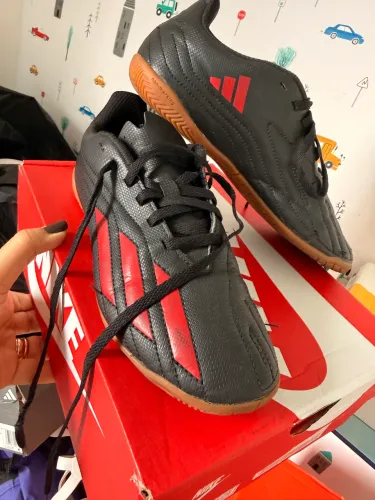 Chuteira adidas original pouco uso
