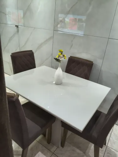 Mesa com 4 cadeiras