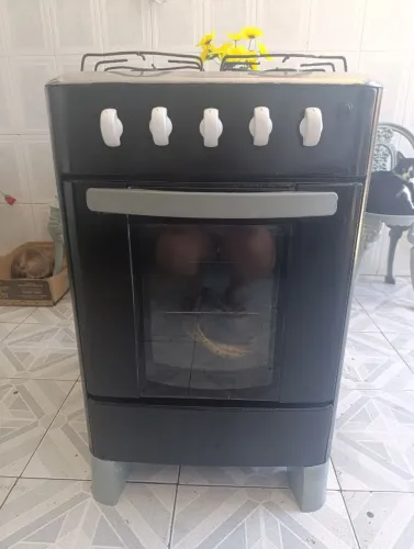 Vende-se fogão 4 Bocas com Forno - Preto e Inox